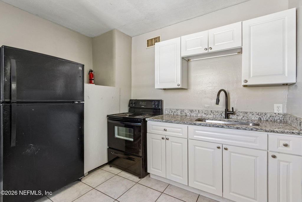 1104 W 29th Street - Photo 10