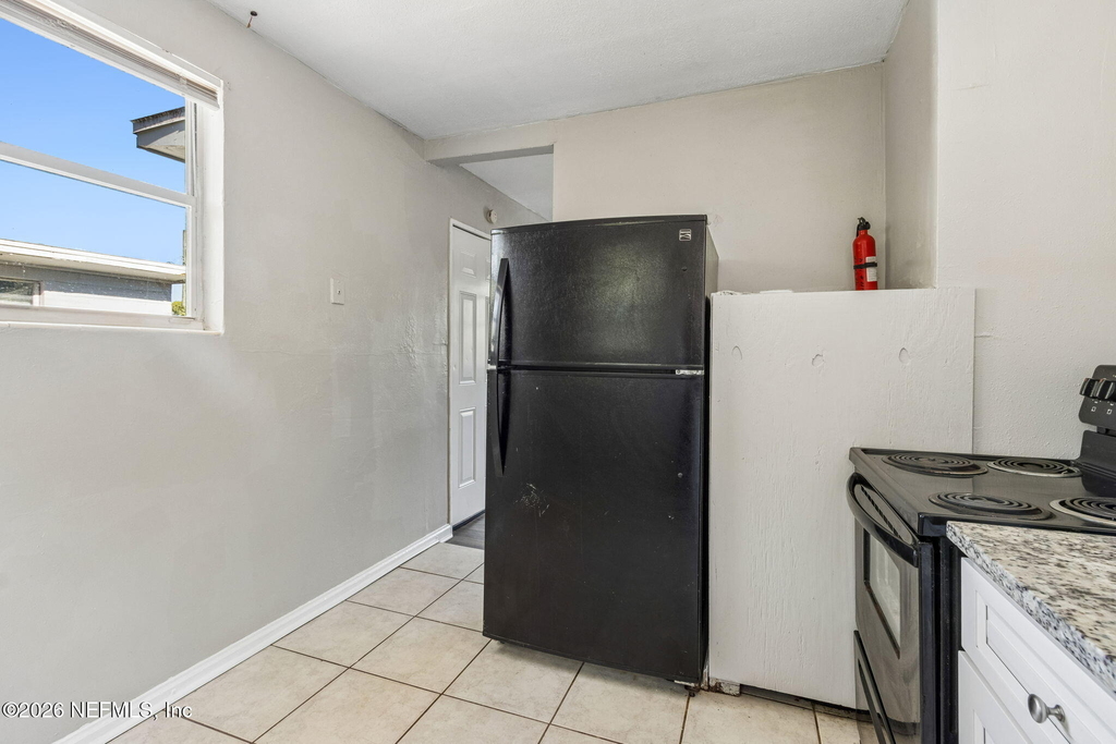 1104 W 29th Street - Photo 11