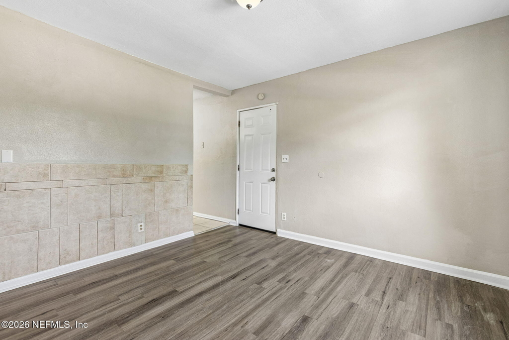 1104 W 29th Street - Photo 5