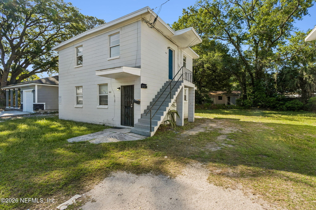 1104 W 29th Street - Photo 1