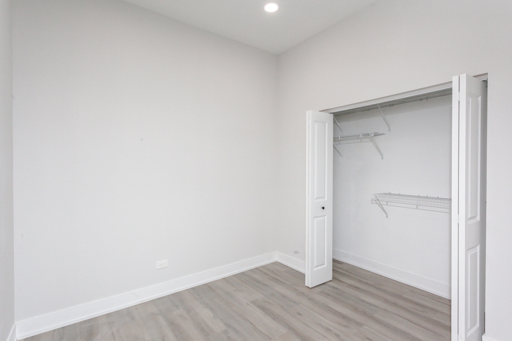 818 W 18th Street - Photo 9