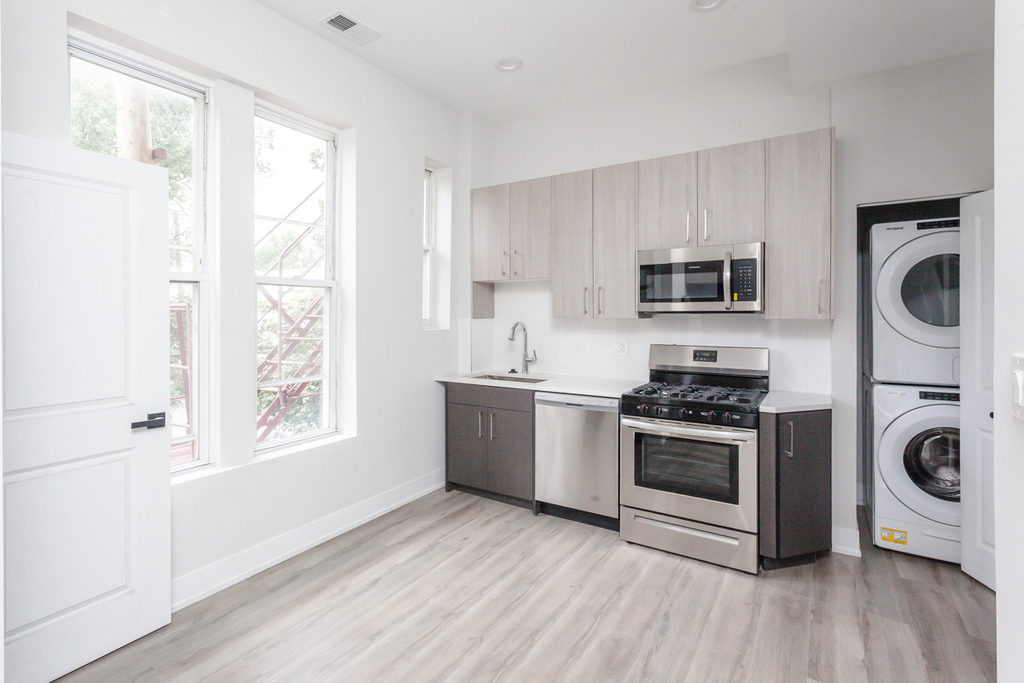 818 W 18th Street - Photo 2