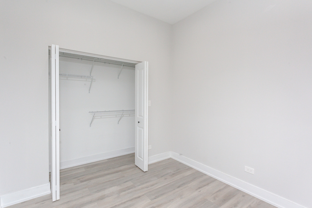 818 W 18th Street - Photo 8