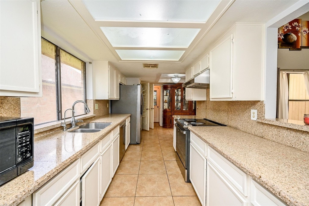 14431 Royal Hill Drive - Photo 9
