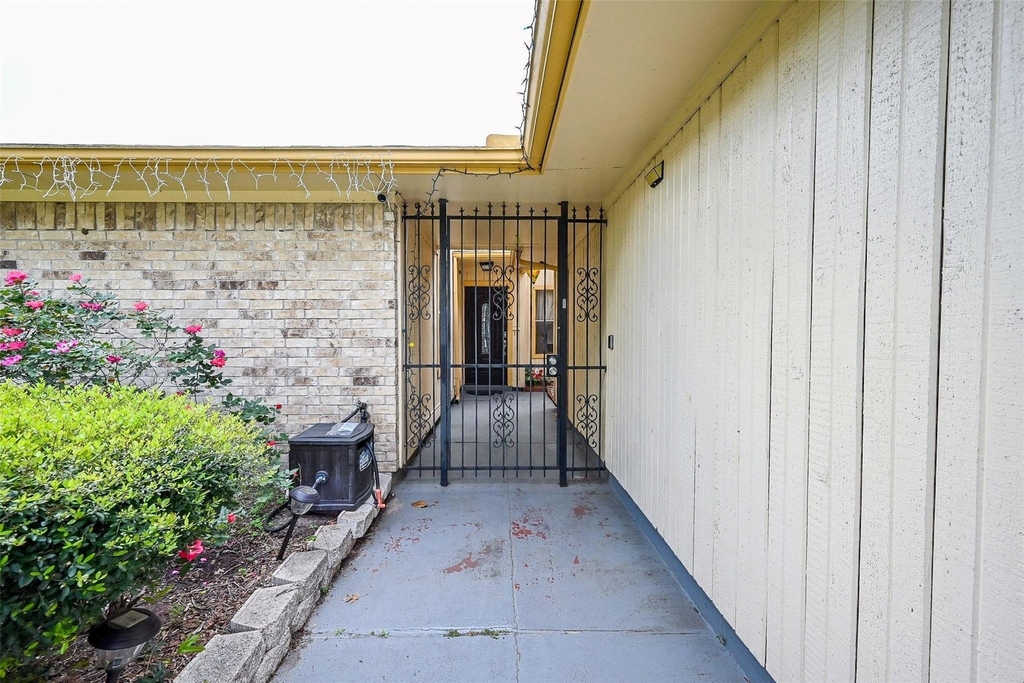 14431 Royal Hill Drive - Photo 4