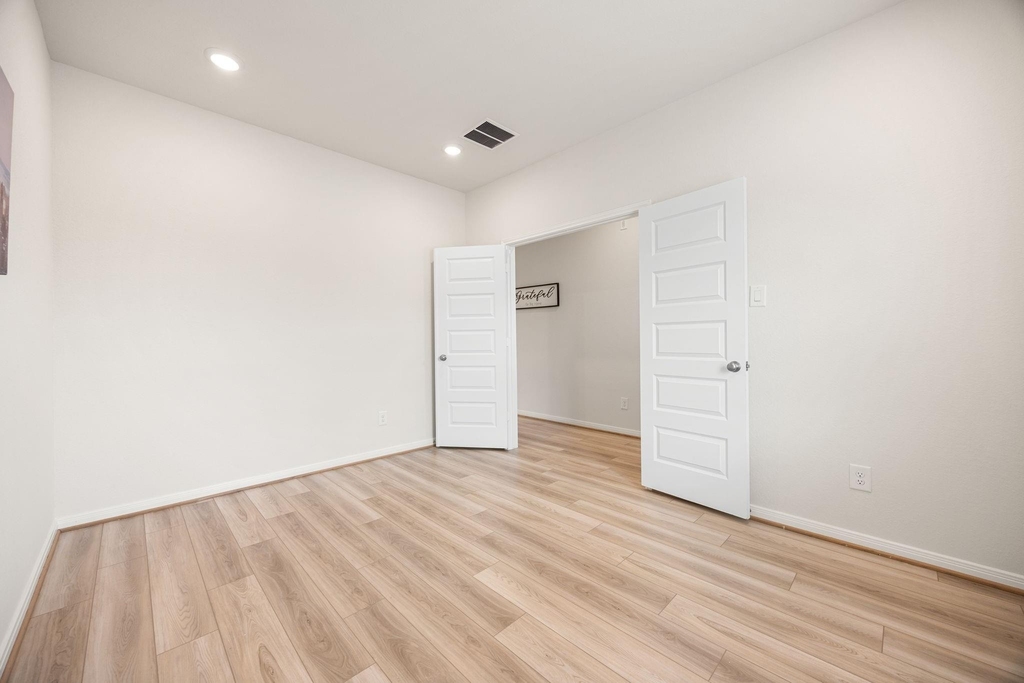 2226 Royal Ann Way - Photo 2