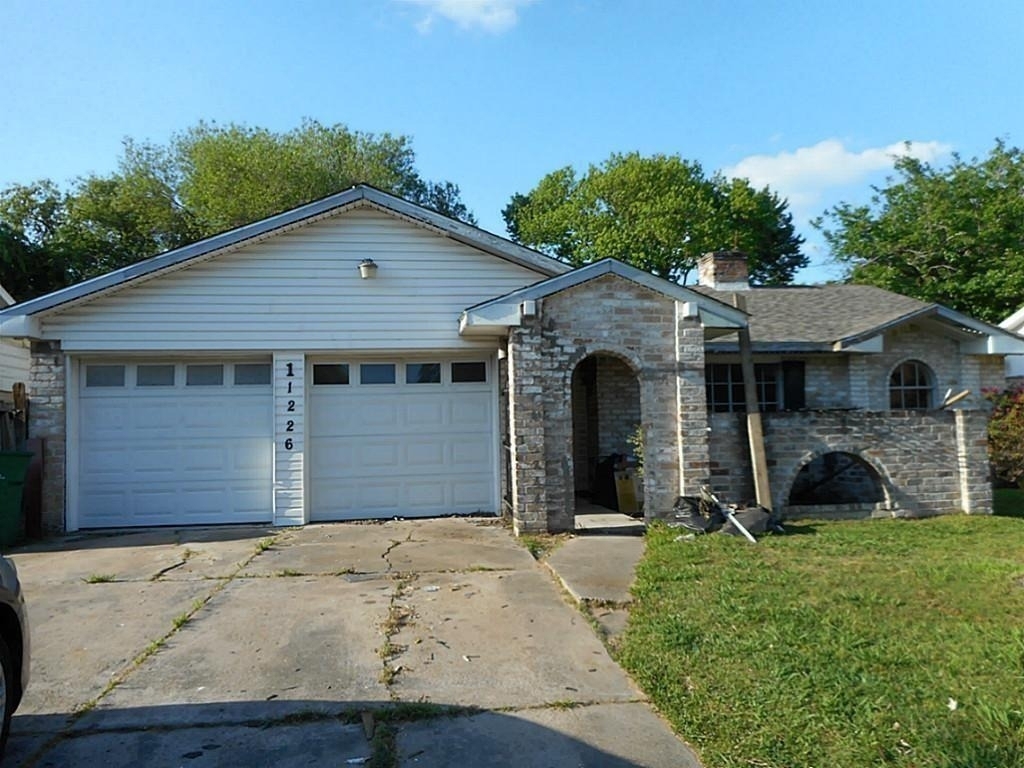 11226 Concho Street - Photo 0