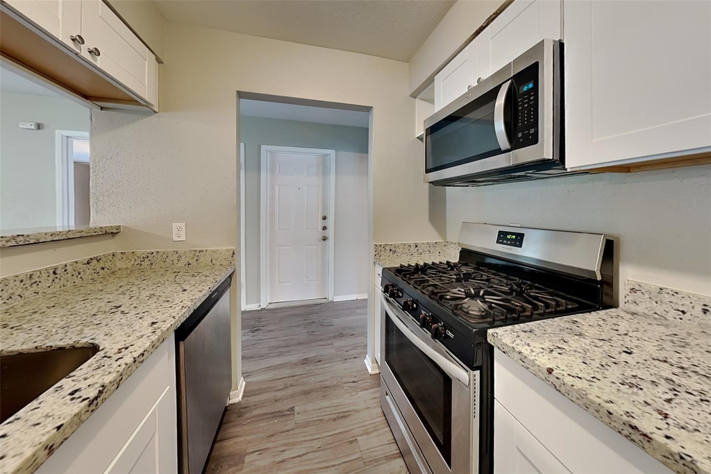 3419 Shadowcrest Lane - Photo 3