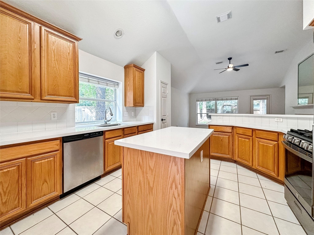 126 N Willow Point Circle - Photo 3