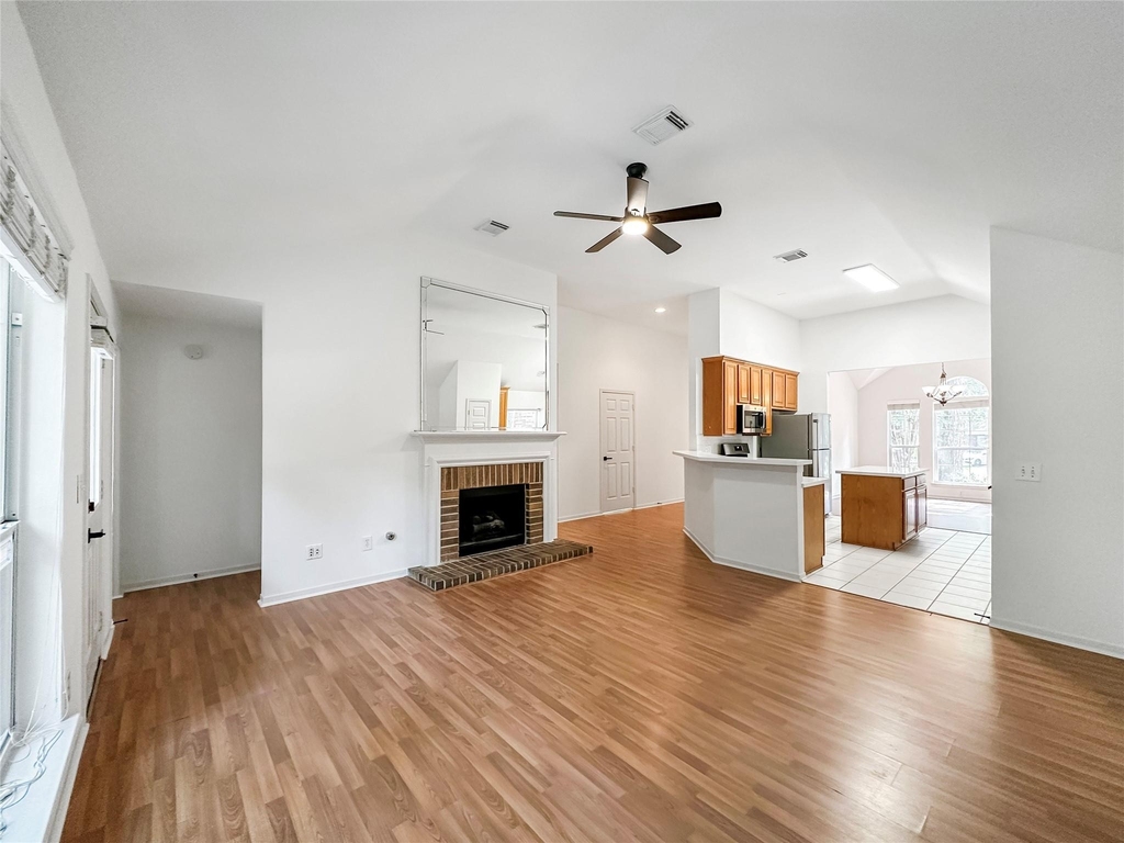 126 N Willow Point Circle - Photo 4