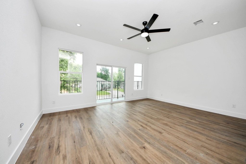8313 Venus Street - Photo 15