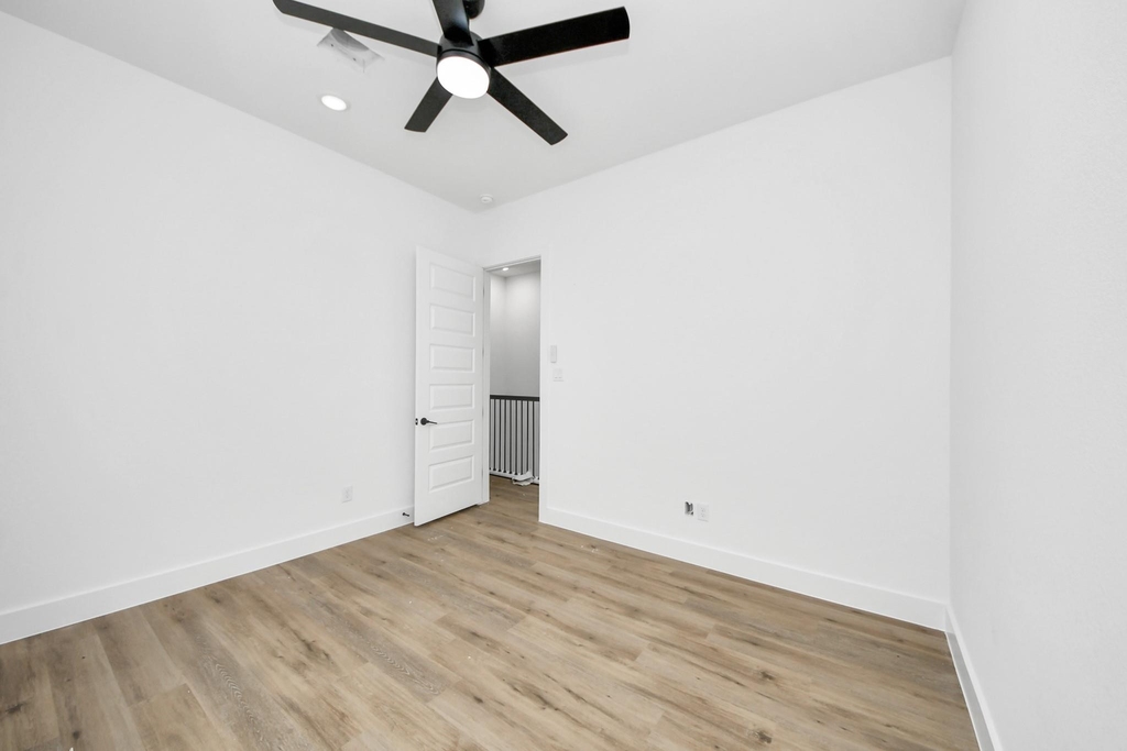 8313 Venus Street - Photo 26