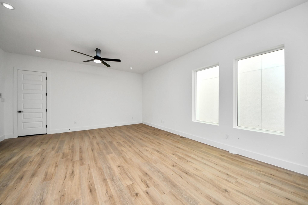 8313 Venus Street - Photo 5