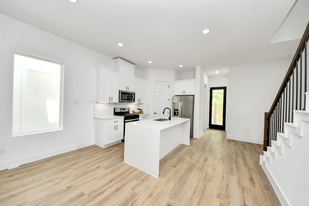 8313 Venus Street - Photo 6