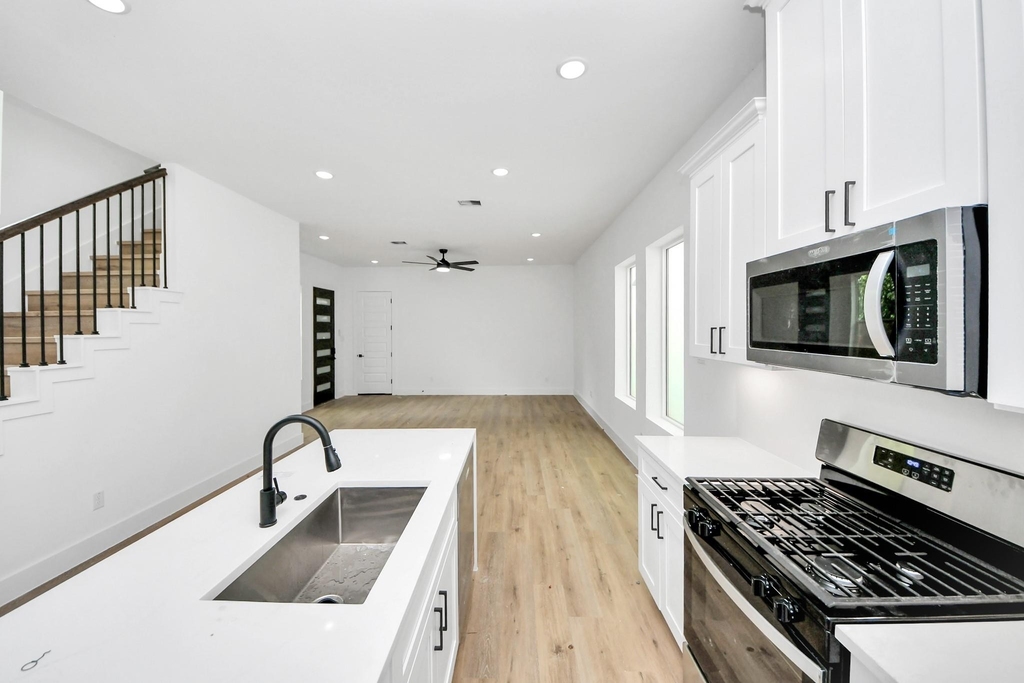 8313 Venus Street - Photo 10