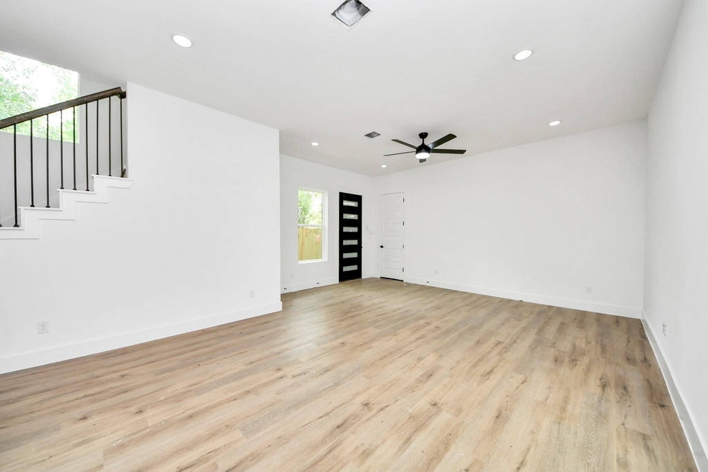 8313 Venus Street - Photo 4
