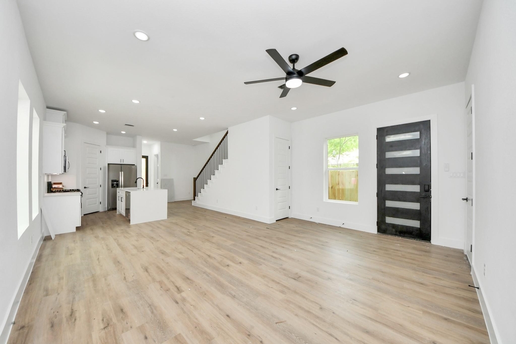8313 Venus Street - Photo 3