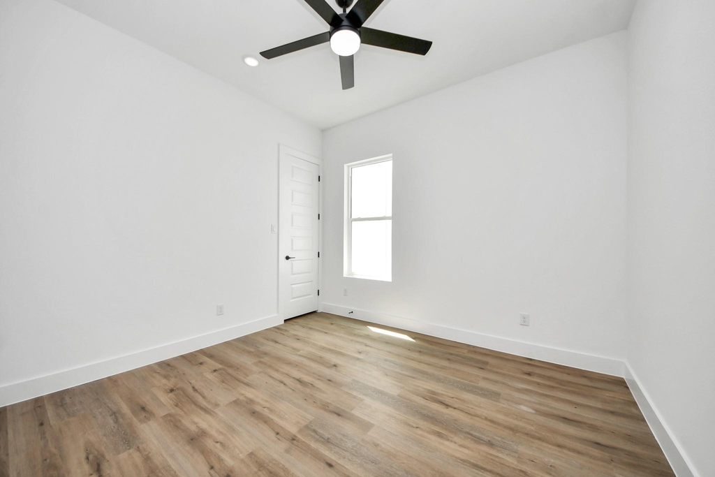 8313 Venus Street - Photo 24