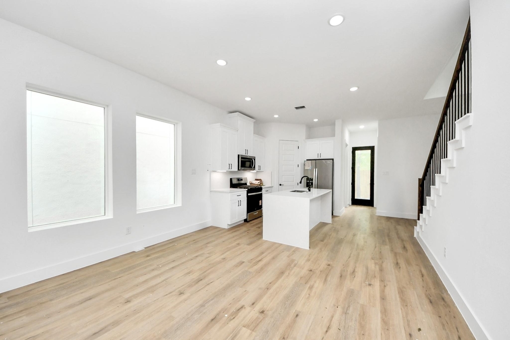 8313 Venus Street - Photo 7