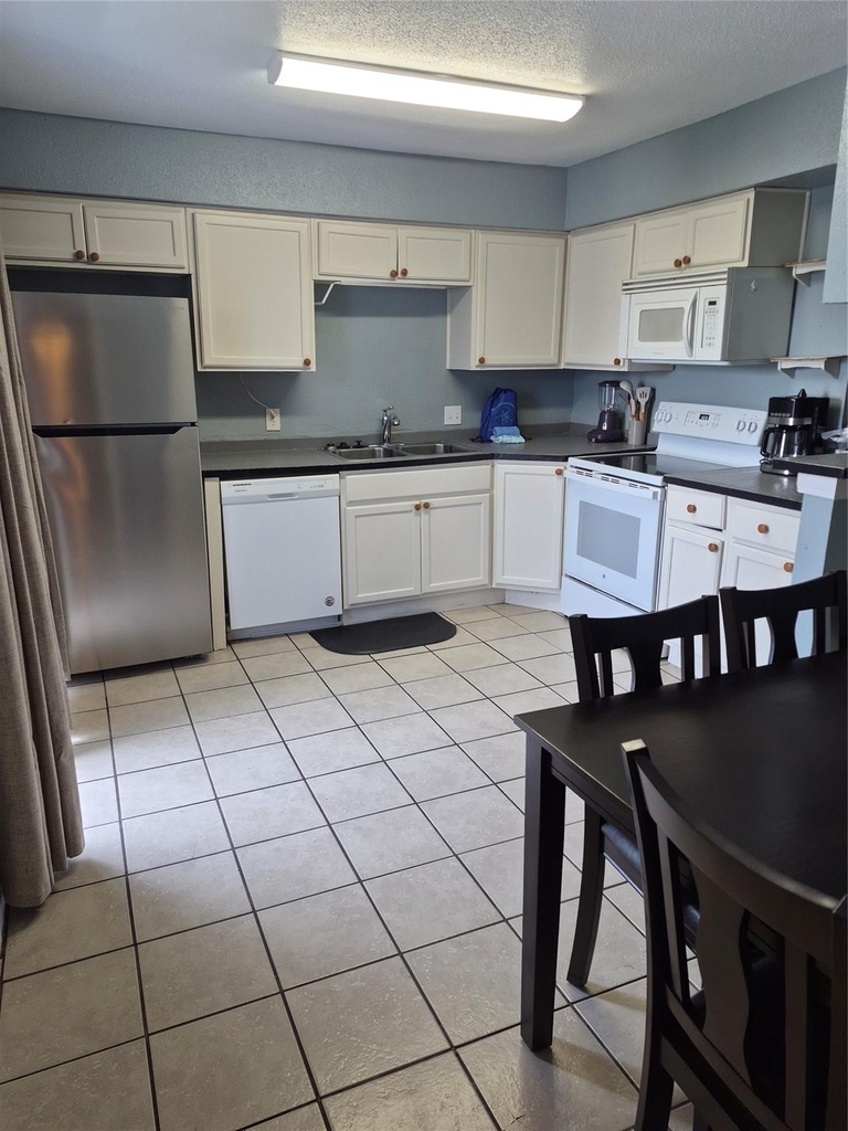 3506 Cove View Boulevard - Photo 2