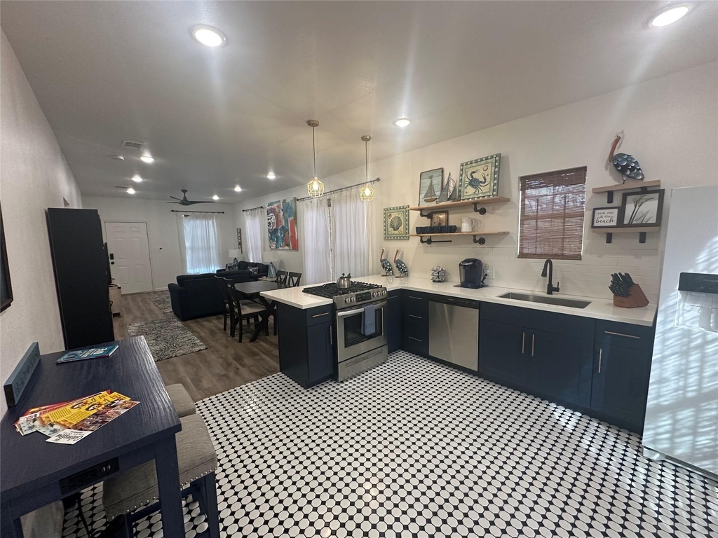 4009 Avenue L - Photo 5