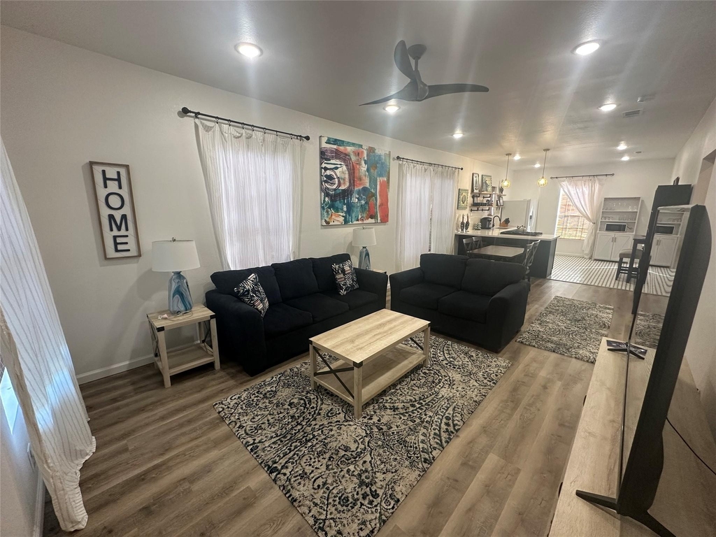 4009 Avenue L - Photo 2