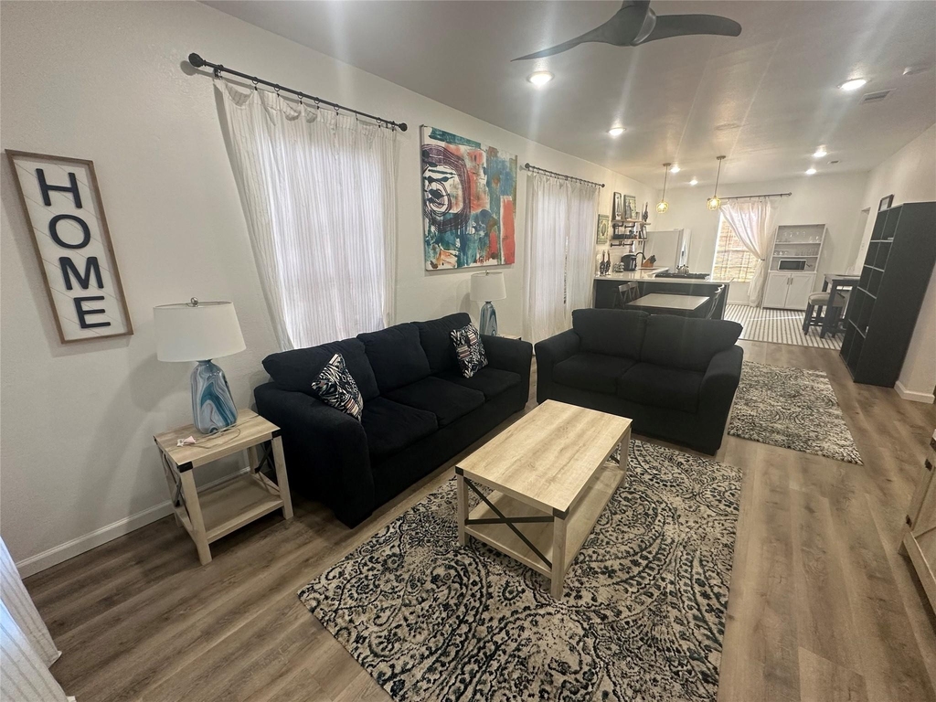4009 Avenue L - Photo 3