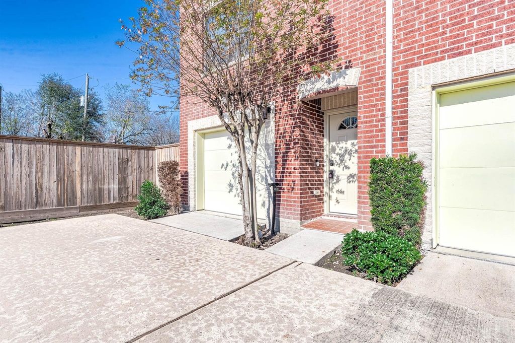 7650 Springhill Street - Photo 0