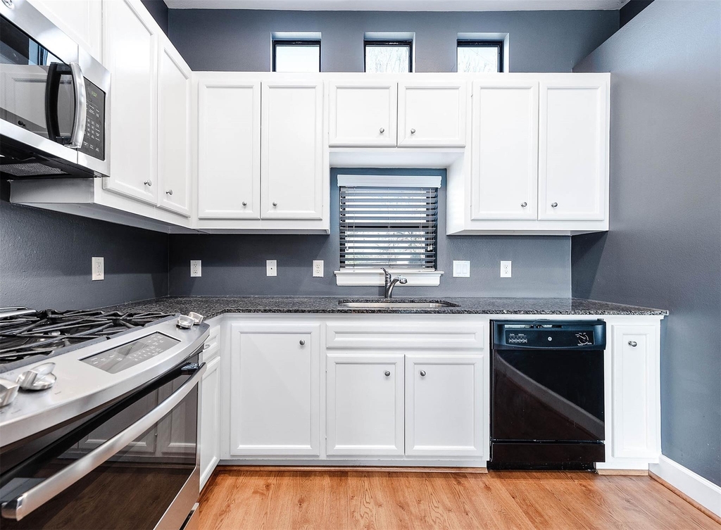 7650 Springhill Street - Photo 10