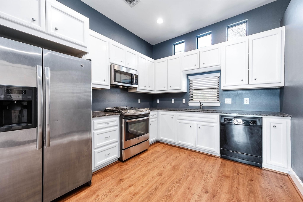 7650 Springhill Street - Photo 8