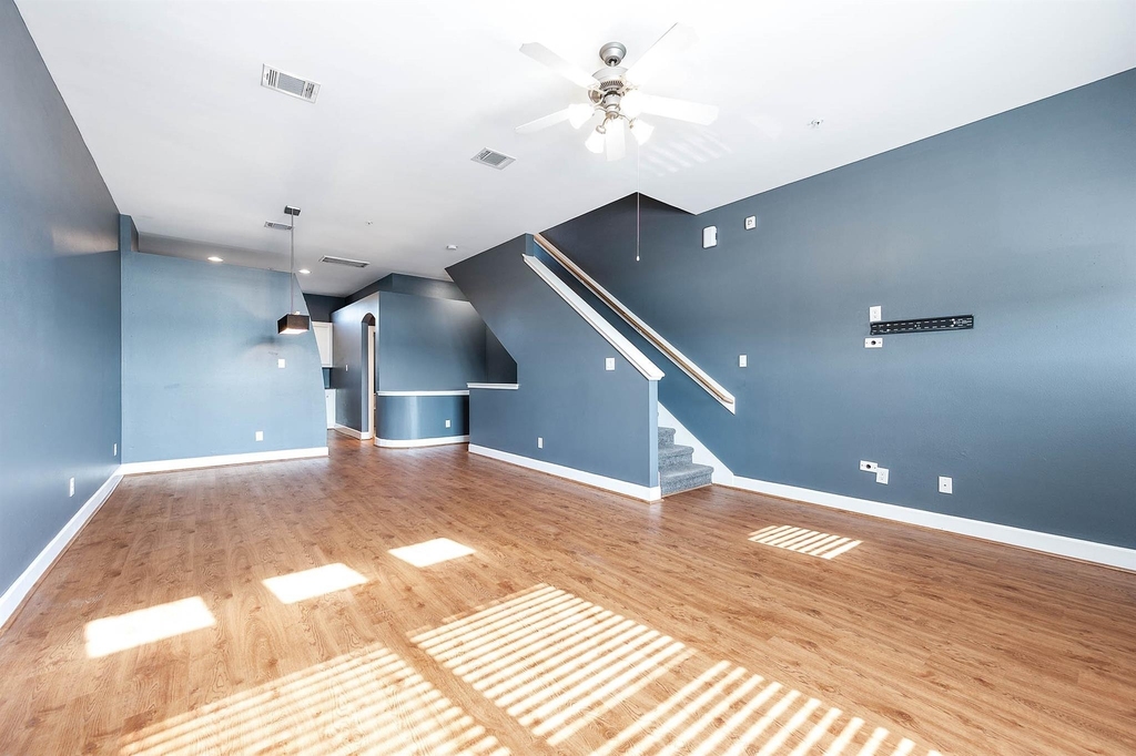 7650 Springhill Street - Photo 6