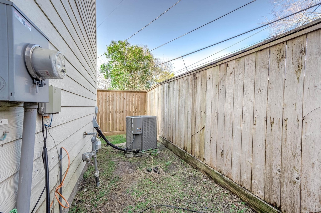 7650 Springhill Street - Photo 22