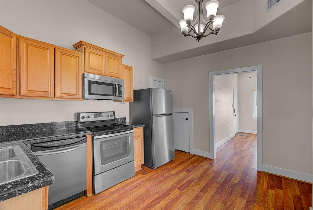 1017 11th Street - Photo 9