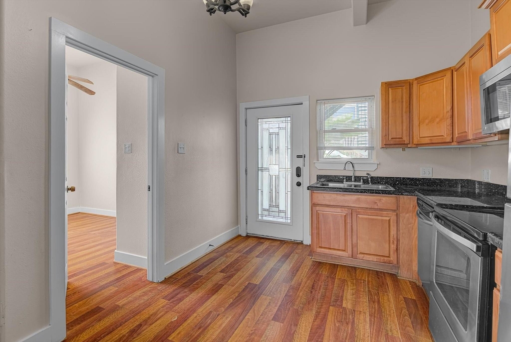1017 11th Street - Photo 8