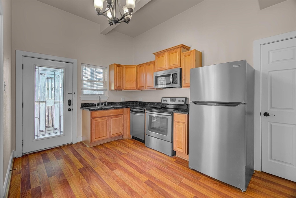 1017 11th Street - Photo 7