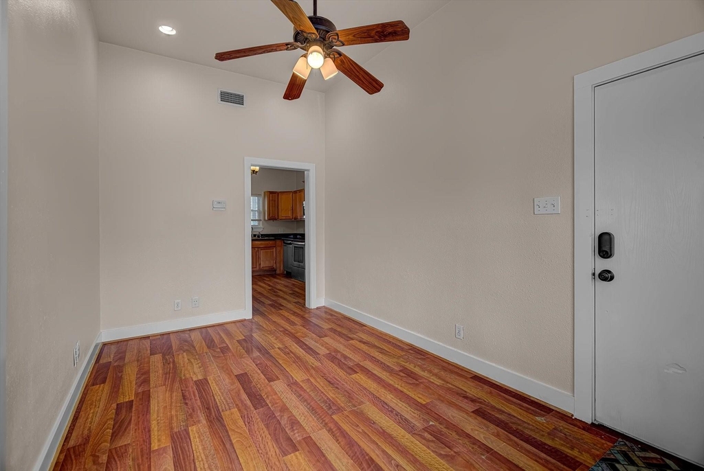 1017 11th Street - Photo 5