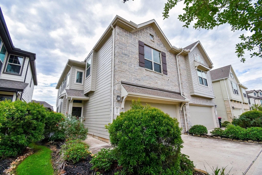8726 Laurel Crest Drive - Photo 1