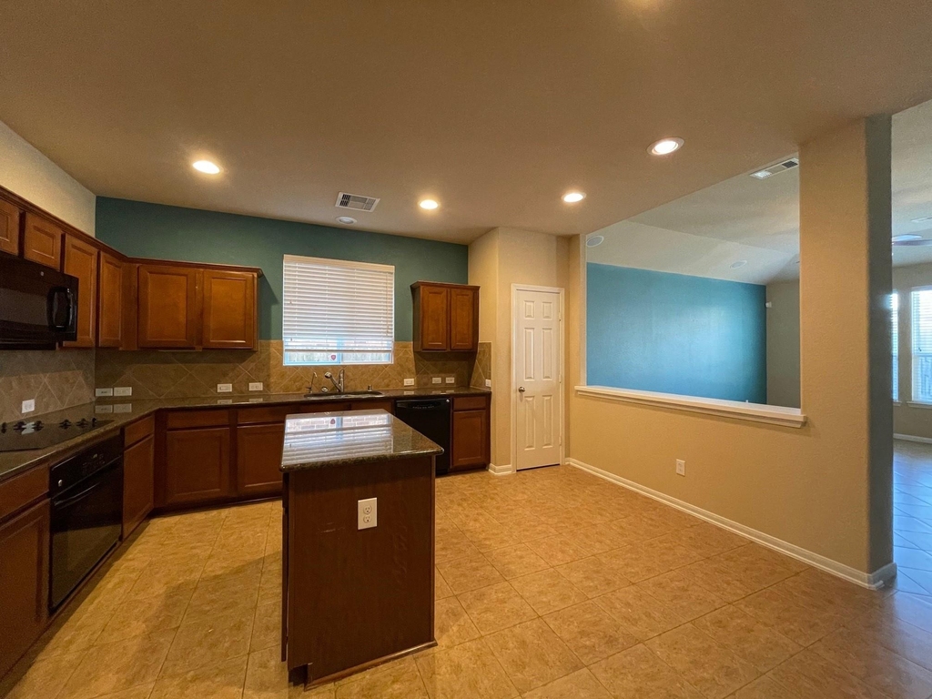 21554 Hawkspur Ridge Street - Photo 4