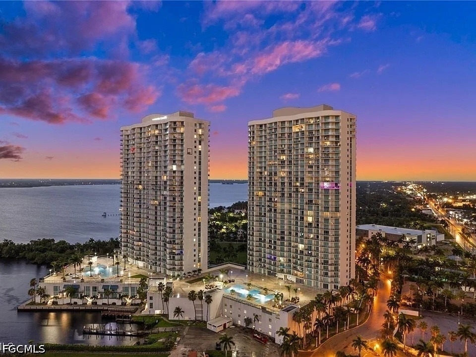 3000 Oasis Grand Boulevard - Photo 0