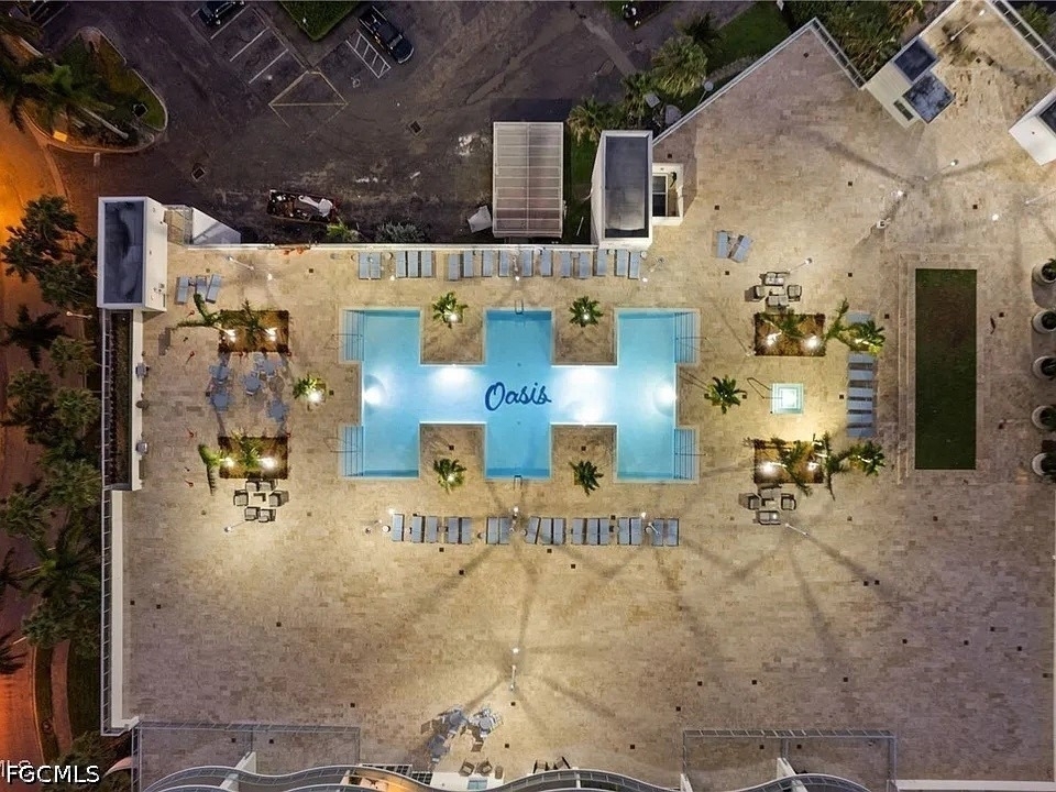 3000 Oasis Grand Boulevard - Photo 2