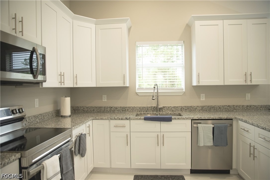 1228 Chrisholm Street - Photo 4