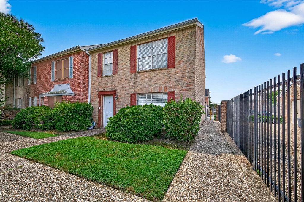 4064 Belle Park Drive - Photo 2