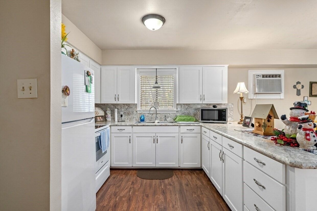 401 E Main Street - Photo 8