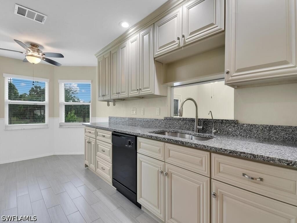 260 12th Street Se - Photo 9