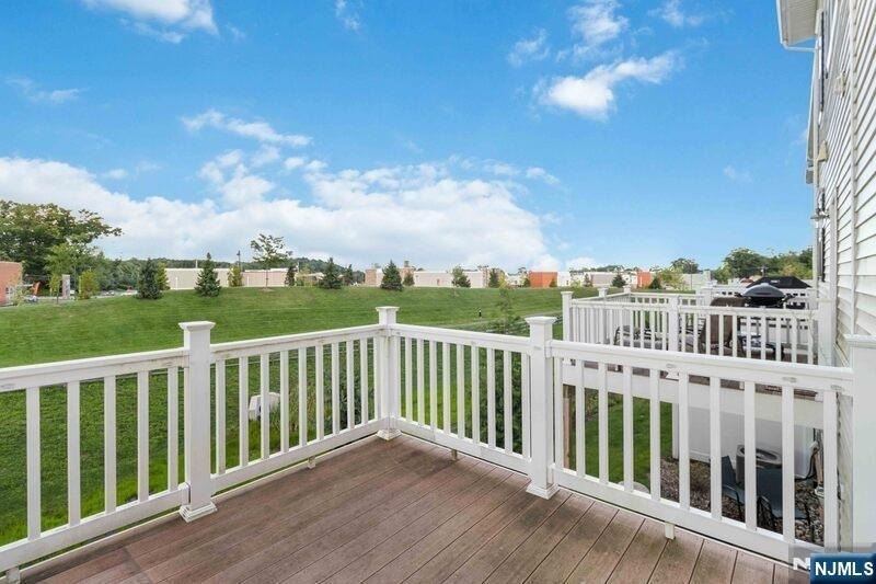 28 Colgate - Photo 3