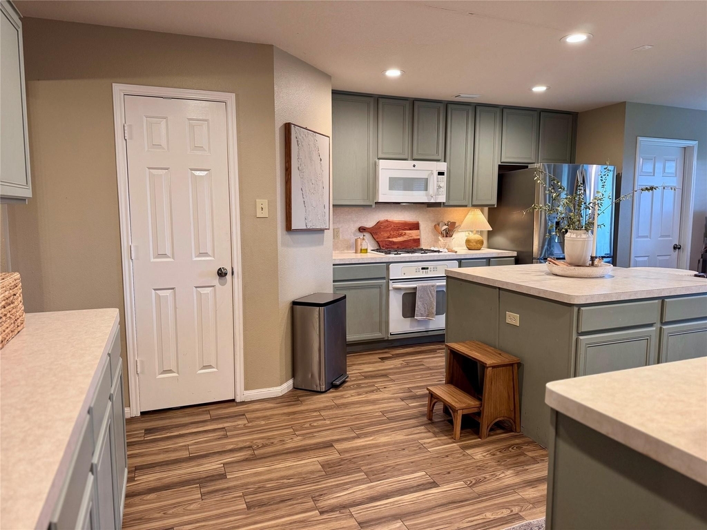 15815 Merle Road - Photo 6