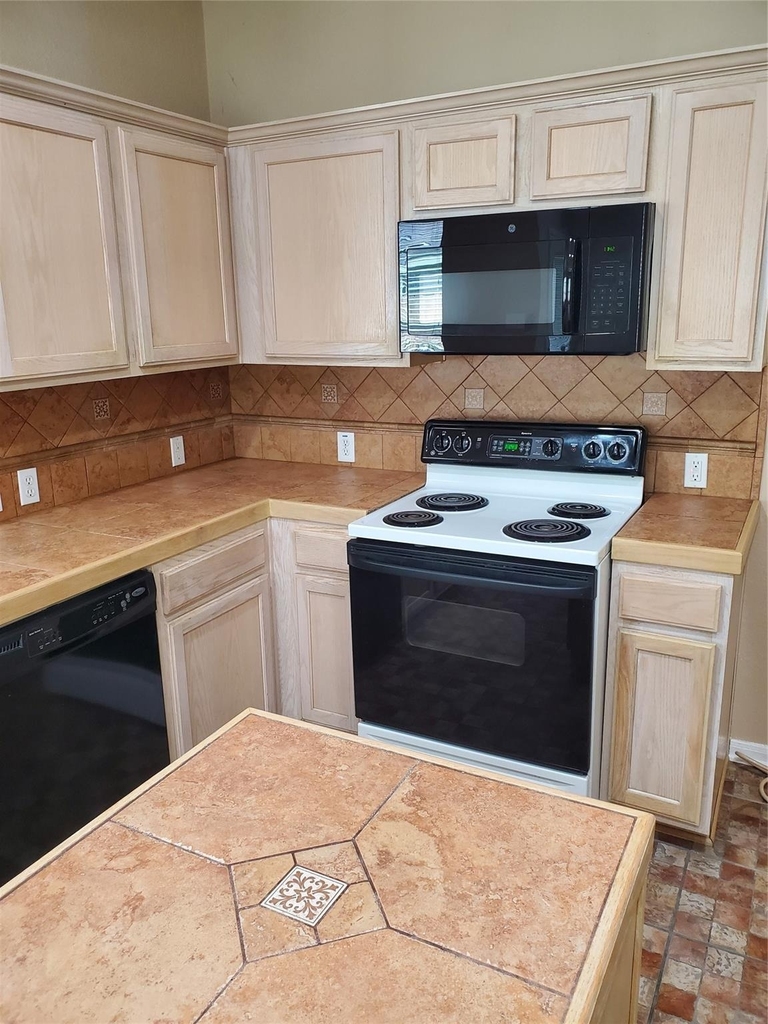 2715 Falling Forest Court - Photo 20