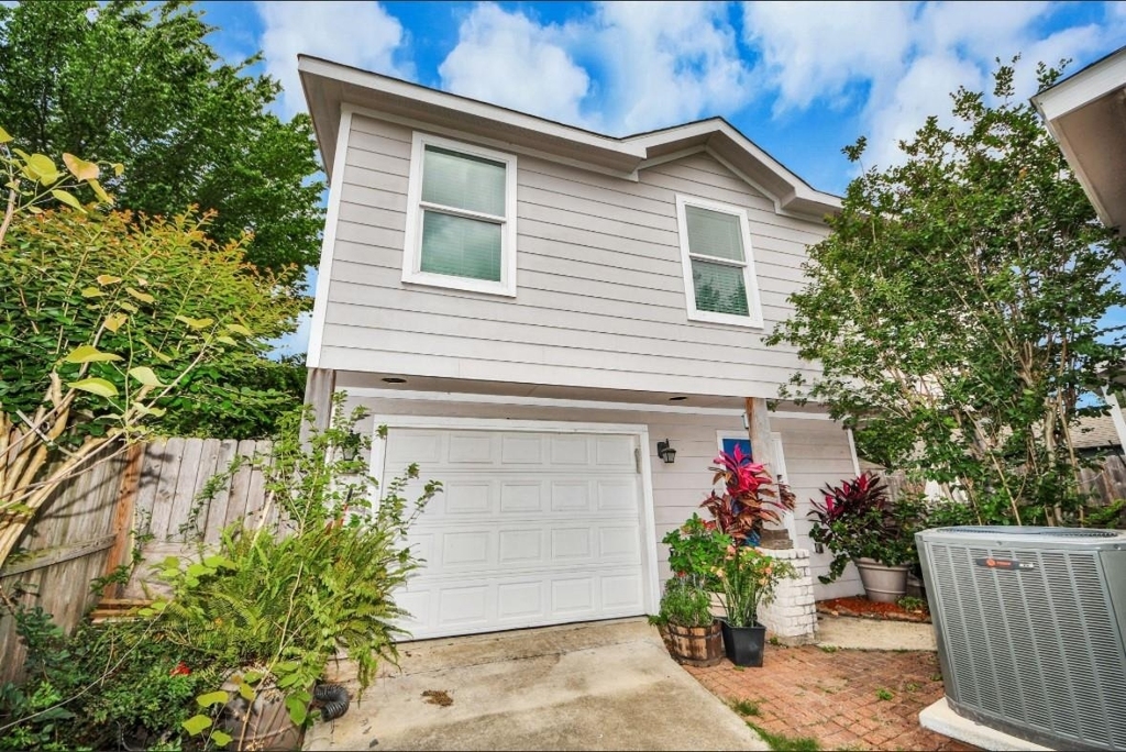 109 N Eastwood Street - Photo 0