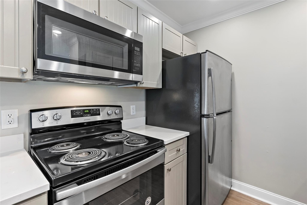 1725 Harvey Mitchell Parkway S - Photo 12