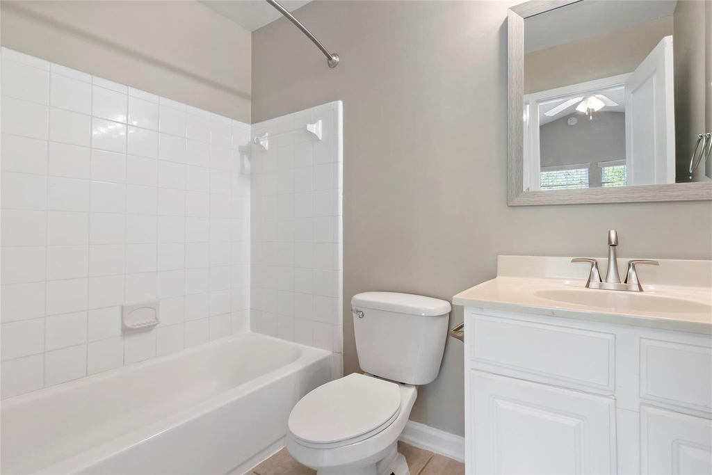 1725 Harvey Mitchell Parkway S - Photo 19